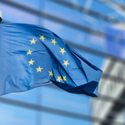 European defense autonomy accelerates: France and Britain will provide military aid to Ukraine, boosting gold safe haven once again