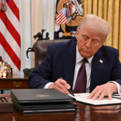 Trump’s tariff policy triggers market turmoil: weak dollar, soaring gold prices and uncertainty in the global economy