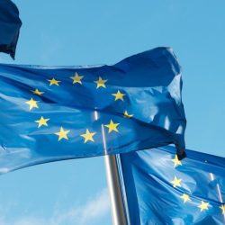 The EU’s dual track system counterattacks Trump’s tariff war: zero tariff negotiations and countermeasures are launched simultaneously, and the gold market faces another risk aversion test