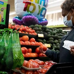 關稅風暴席捲美國：七成群眾擔憂物價暴漲，兩黨激辯經濟代價，黃金市場迎避險潮