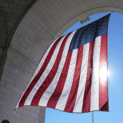 Labor market signals and gold price drivers: the dual struggle between the Federal Reserve and global capital